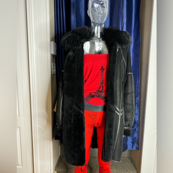 Reversible shearling coat - Picture 6 of 9